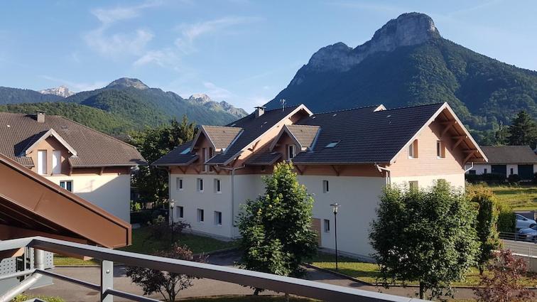 Appartement Plein Centre Village, Vue Montagnes, Proximite Immediate Lac Doussard Bagian luar foto